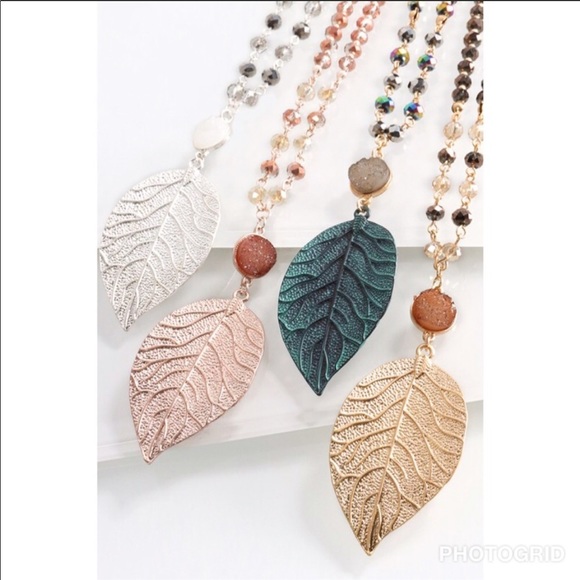 Jewelry - Mixed Bead and Leaf Pendant Long Necklace chain